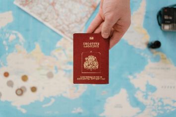 Фото на документы с выездом в офис